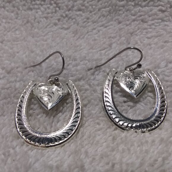 Montana Silversmiths Silver Large Heart In Horseshoe Earrings Drop Dangle Mint ! - Picture 2 of 7
